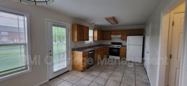 Building Photo - 749 Charlton Ct