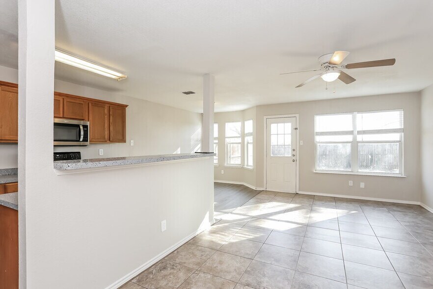 Building Photo - 1424 Pine Ln