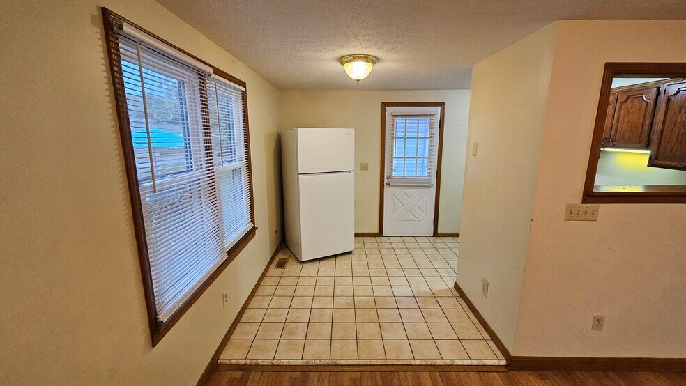 Kitchen - 4242 Allmond Ave