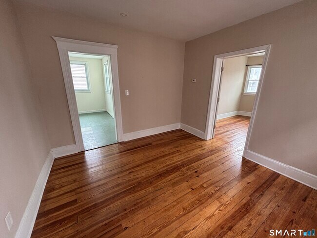 Building Photo - 182 Sheridan St