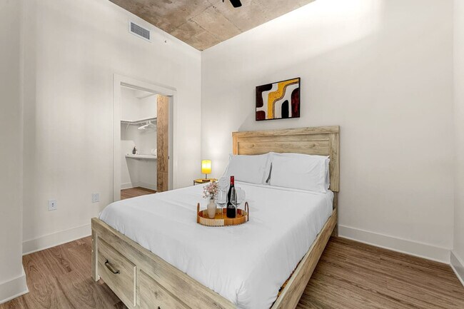 Building Photo - 617 N 12th St