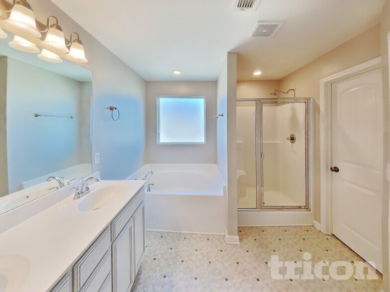 Building Photo - 2043 Shafer Dr