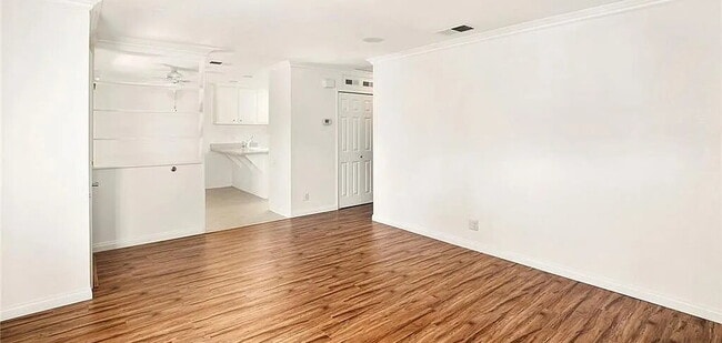 Building Photo - "Charming 1-Bedroom Retreat: Cozy 717 Sq Ft Haven in Sunny CA!"