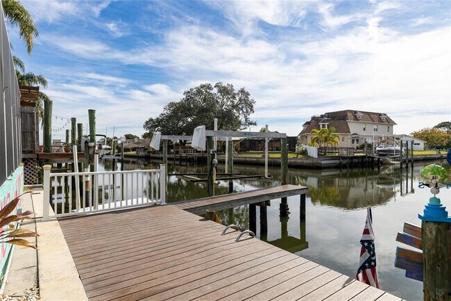 Building Photo - 4643 Bay Crest Dr