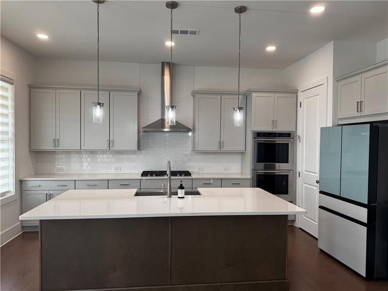 Building Photo - 1255 Westshore Dr