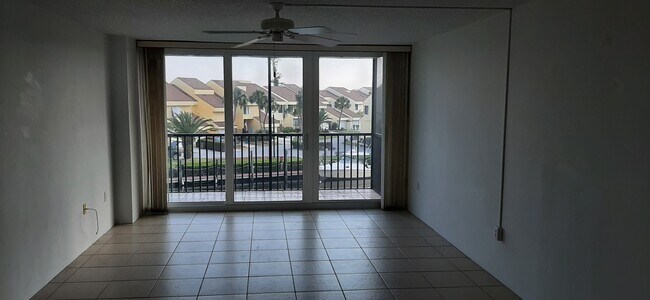 Building Photo - 25188 E Marion Ave