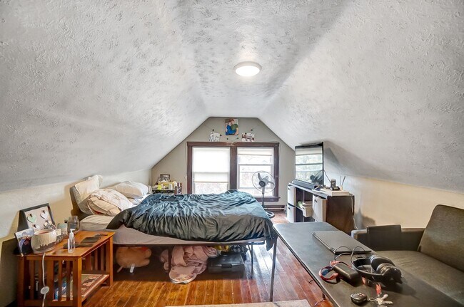 Building Photo - 350 Volkert St