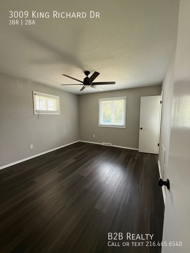 Building Photo - 3009 King Richard Dr