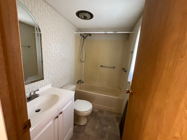 Building Photo - 45 Chadwick Way