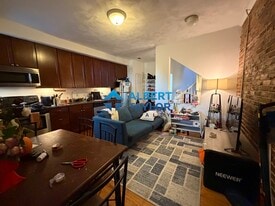 Building Photo - 210 Hemenway St