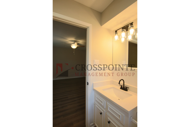 Building Photo - Tour Today! Newly Remodeled 3 Bedroom 2 Ba...