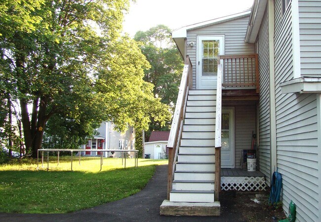 Building Photo - 33 Norton St