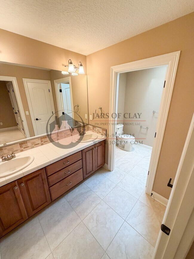 Building Photo - 2752 Tukwila Dr