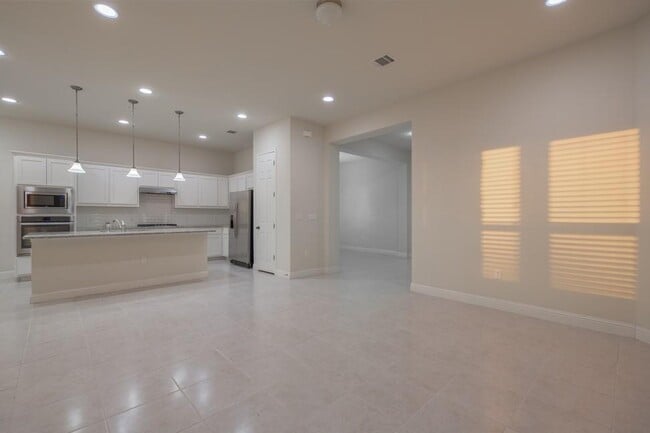 Building Photo - 14928 Iveans Way