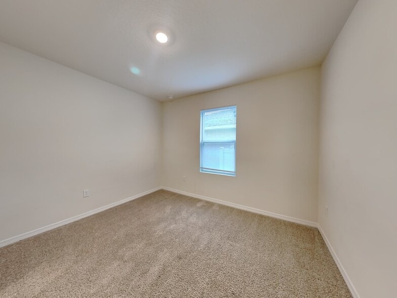 Building Photo - 1417 Sugarwood St