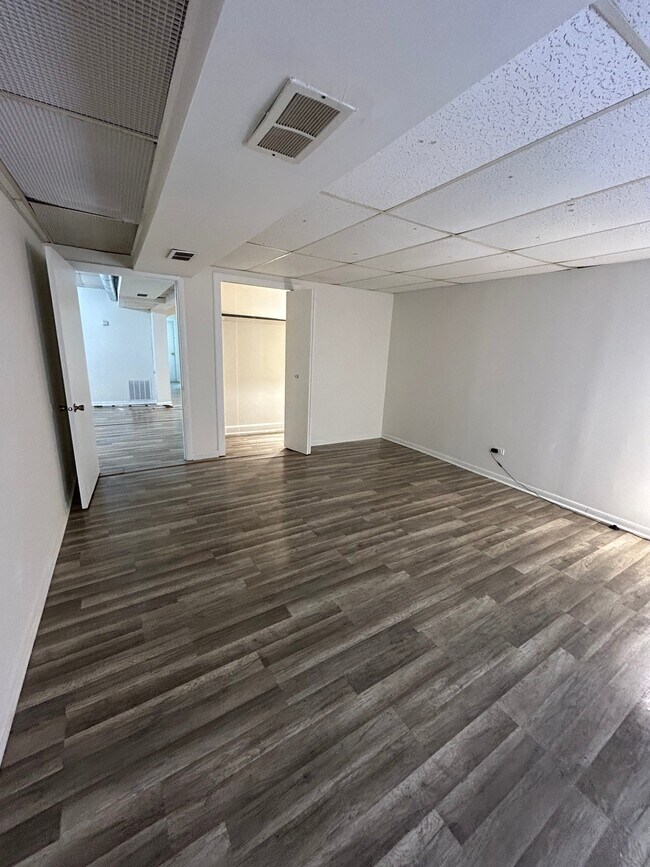 Building Photo - 5710 N Rockwell St