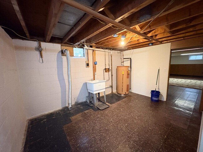 Building Photo - 38 Marshall Dr