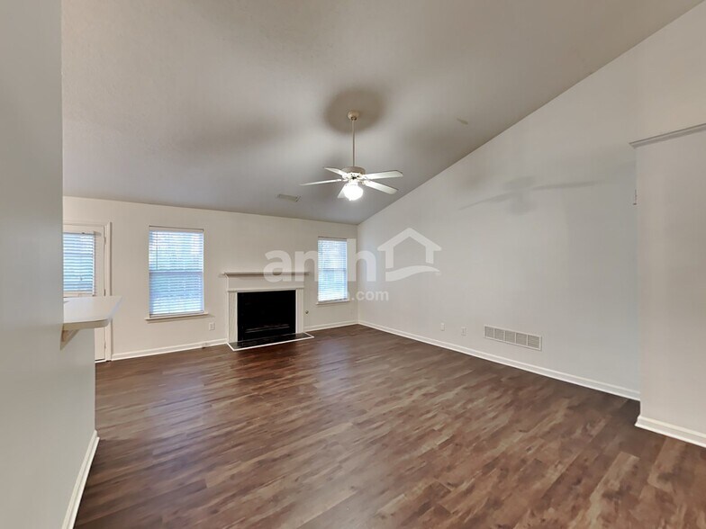 Building Photo - 41 Stallion Run