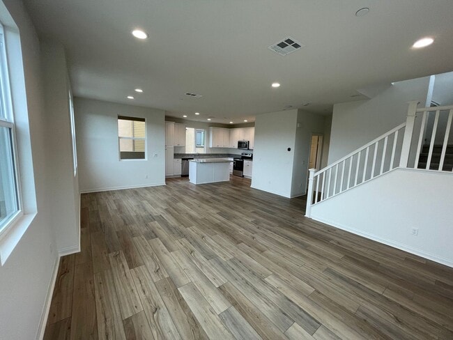 Building Photo - 3 Bed 3 Bath Townhouse in San Marcos - Brand New