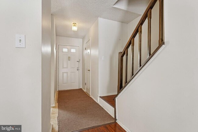 Building Photo - 8 Marsh Ct