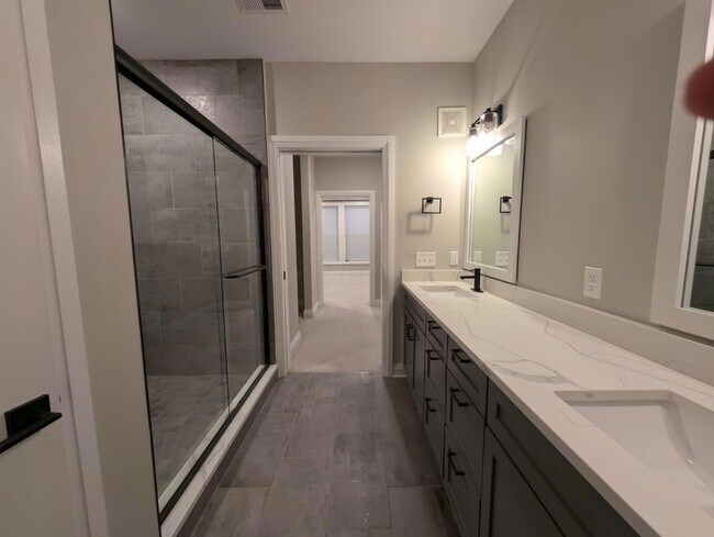 Building Photo - 751 N 6th St