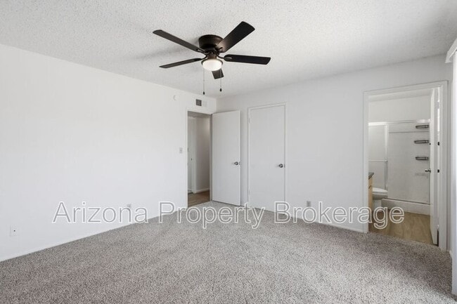 Building Photo - 2106 E Evergreen St