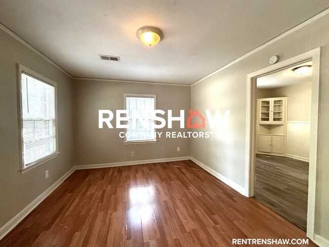 Building Photo - Move In Ready 2 Bed / 1 Bath - Dont Miss O...