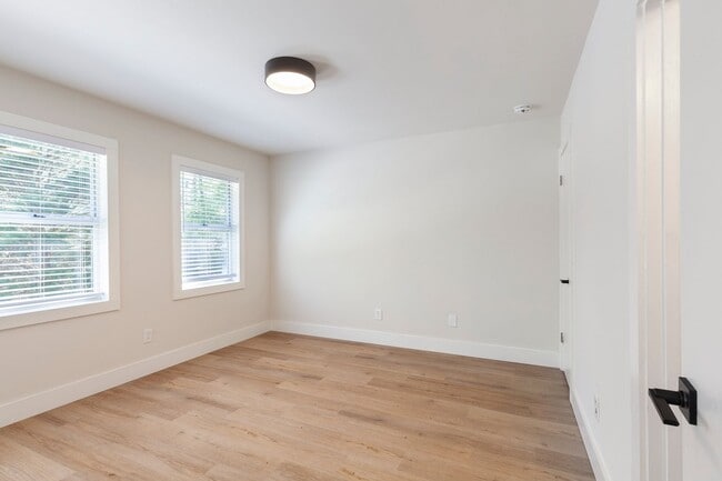 Building Photo - 3bd/3ba Home w/ Fully Fenced Backyard and Deck!