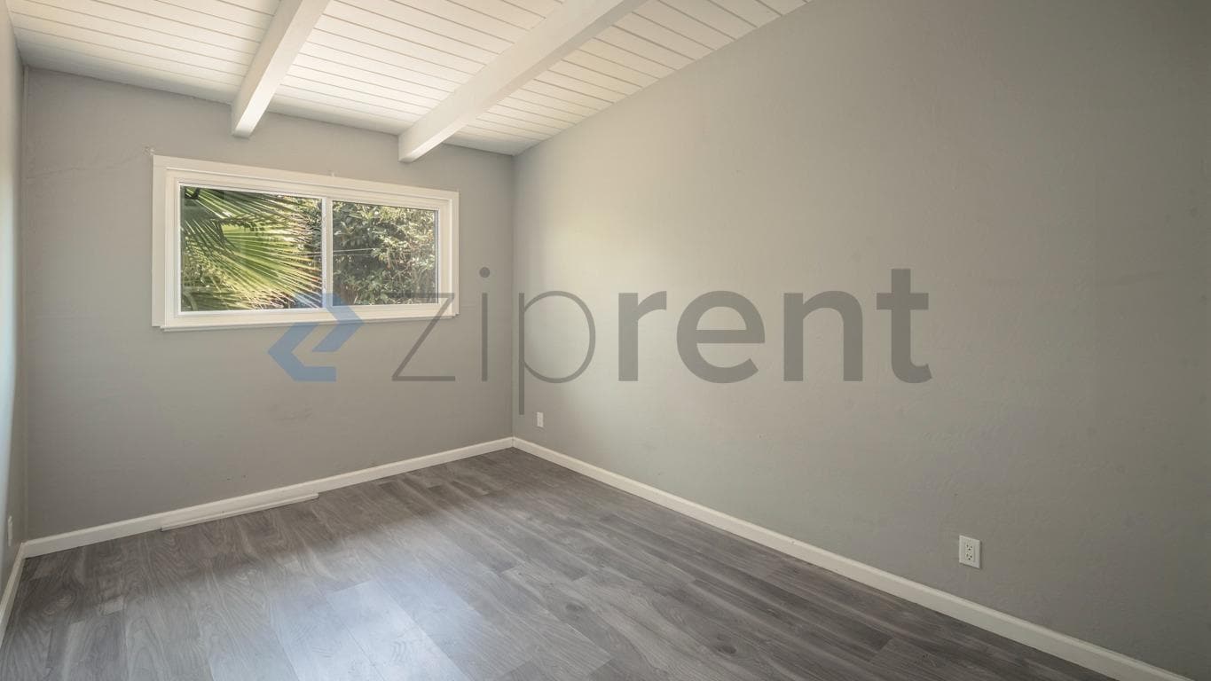 Building Photo - Unit