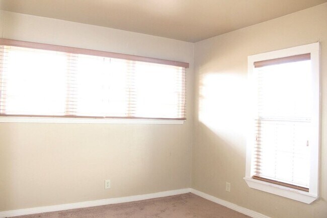 Building Photo - 1500 Tucson Rd