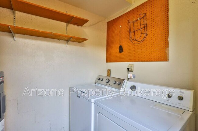 Building Photo - 851 E Cochise Dr