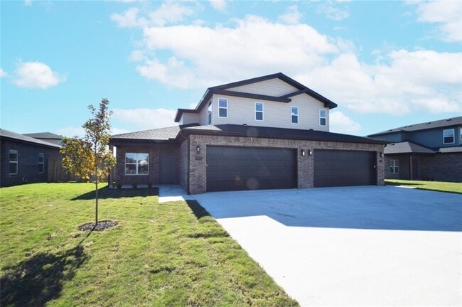 Primary Photo - 523 Cosmos St