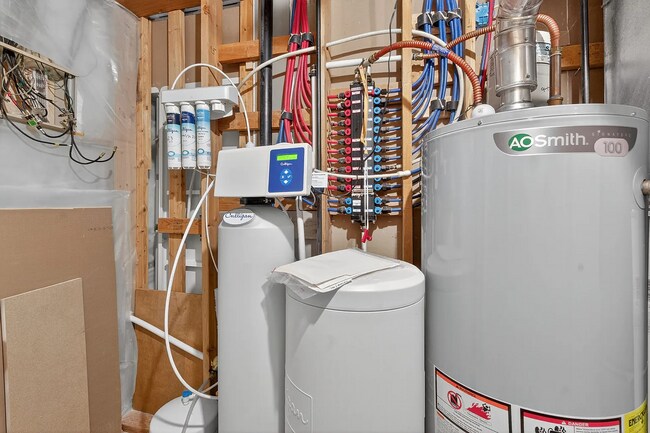 Building Photo - Impressive 5 bed/3 bath twin home in Chubbuck with just under 3000 square feet.