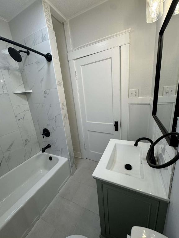 Building Photo - 4411 Adams St