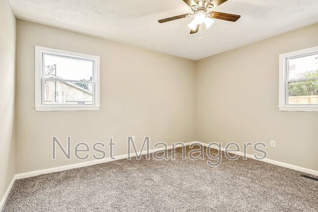 Building Photo - 1604 Crescent Dr