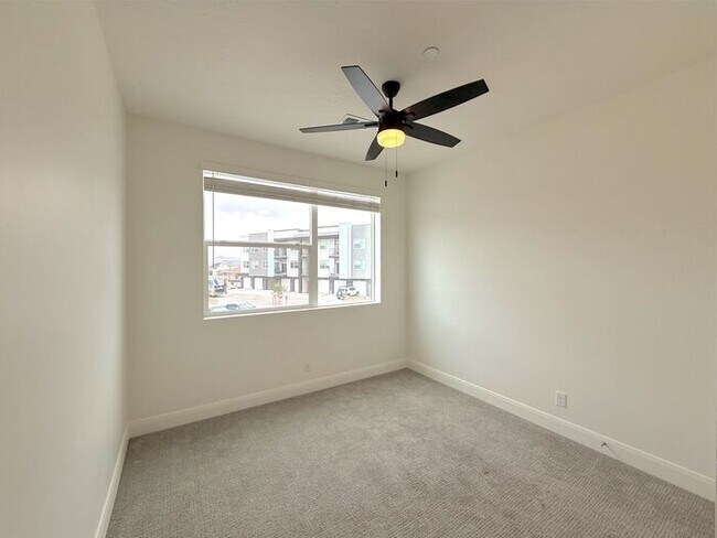 Building Photo - Desert Color Condo 3 bd, 2 bt, 1 Car Garage