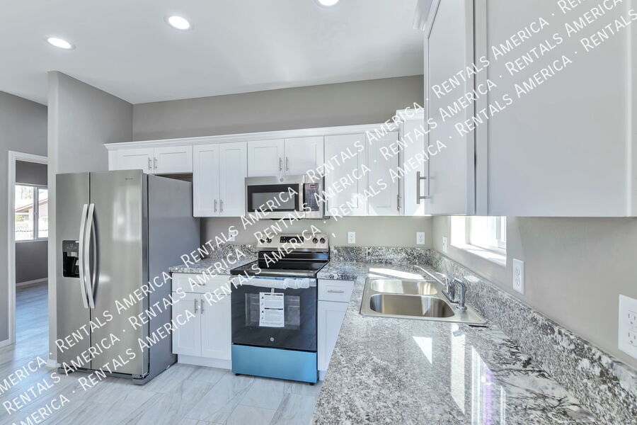 Building Photo - 1625 N Mountain View Ave