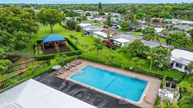 Building Photo - 7313 NW 57th Ct