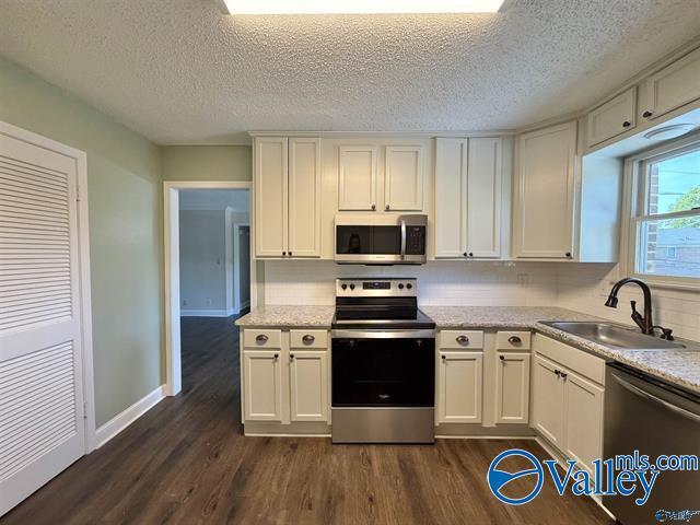 Building Photo - 1208 SE Willowbrook Dr