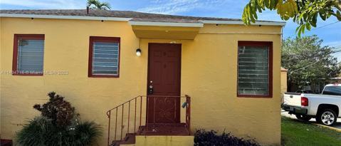 Primary Photo - 1739 Moffett St
