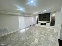 Building Photo - 6018 Westchester Park Dr