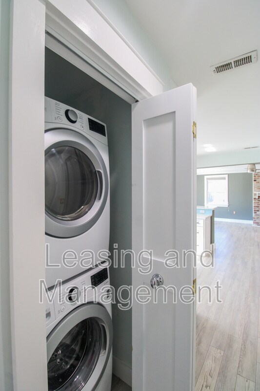 Building Photo - 823 Jordan St