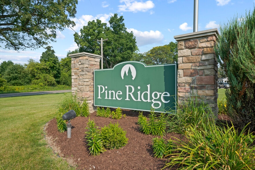 Building Photo - 15557 Pine Ridge Dr