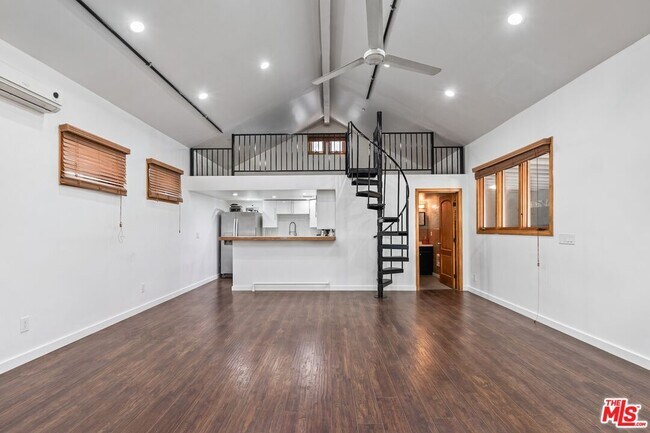 Building Photo - 6440 W 87th Pl