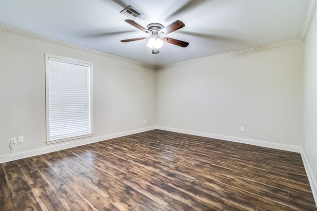 Building Photo - BEAUTIFUL HOME LOCATED ON TOLSON ROAD!