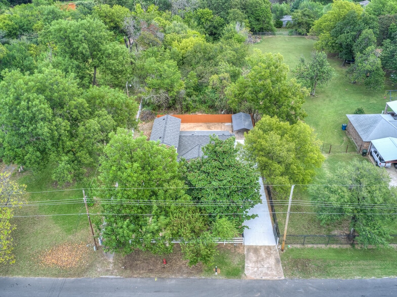 Building Photo - 2100 N Saint Luke Ave