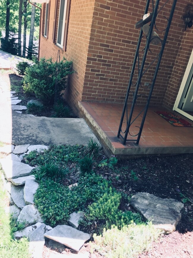 Building Photo - 357 Kalmia Ln