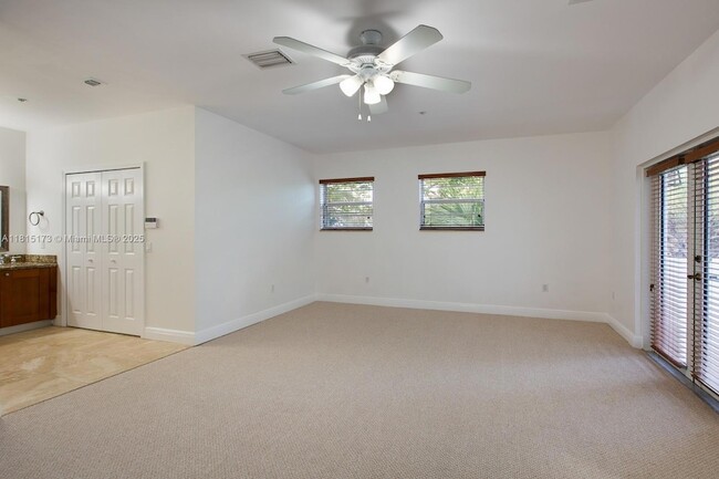 Building Photo - 2913 SW 30th Ct
