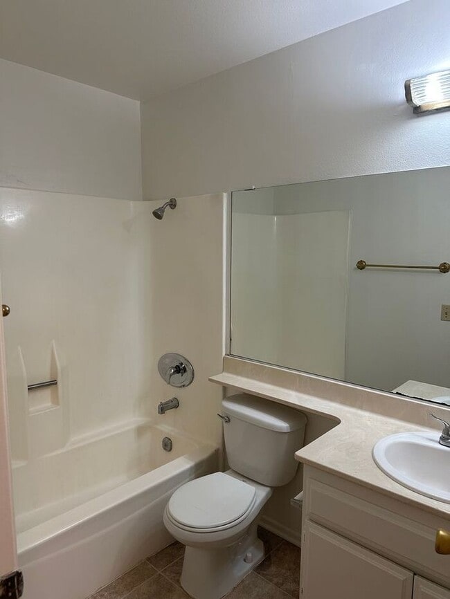 Building Photo - Nice 3 + 2 Home in Saugus