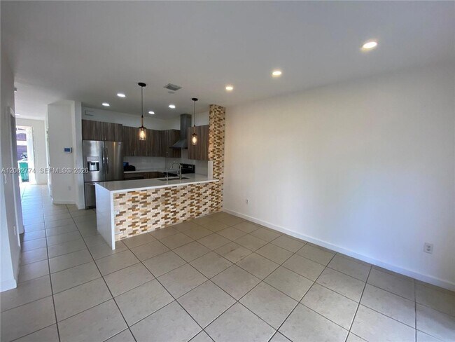 Building Photo - 343 NE 37th Terrace